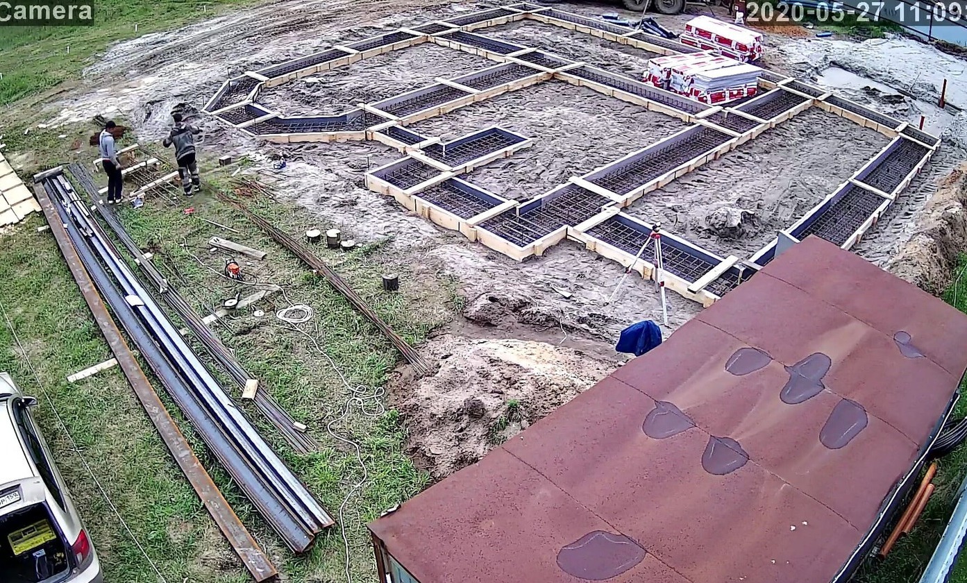 Монтаж фундамента при строительстве частного домаПодготовка грунта под фундамент при строительстве дома